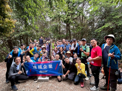 攀登馬崙山:璨揚團隊攜手挑戰自我,共創高峰